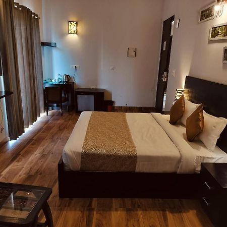Pearl Suites At Omex Entrenity Vrindāvan エクステリア 写真