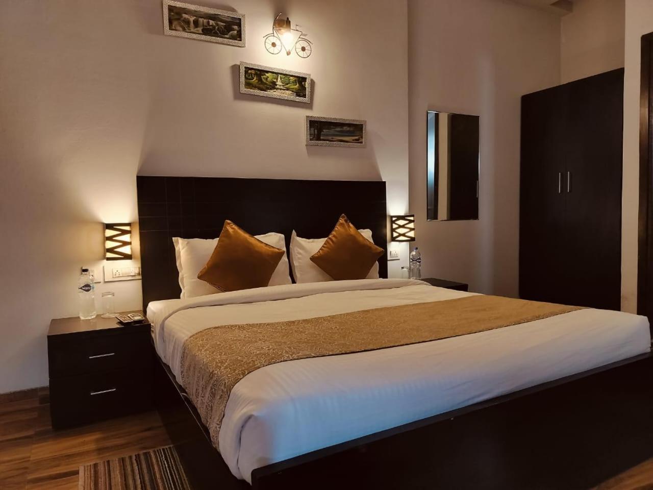 Pearl Suites At Omex Entrenity Vrindāvan エクステリア 写真