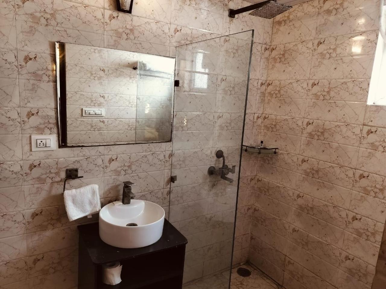 Pearl Suites At Omex Entrenity Vrindāvan エクステリア 写真