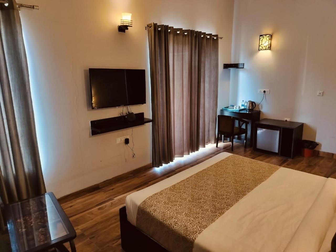 Pearl Suites At Omex Entrenity Vrindāvan エクステリア 写真
