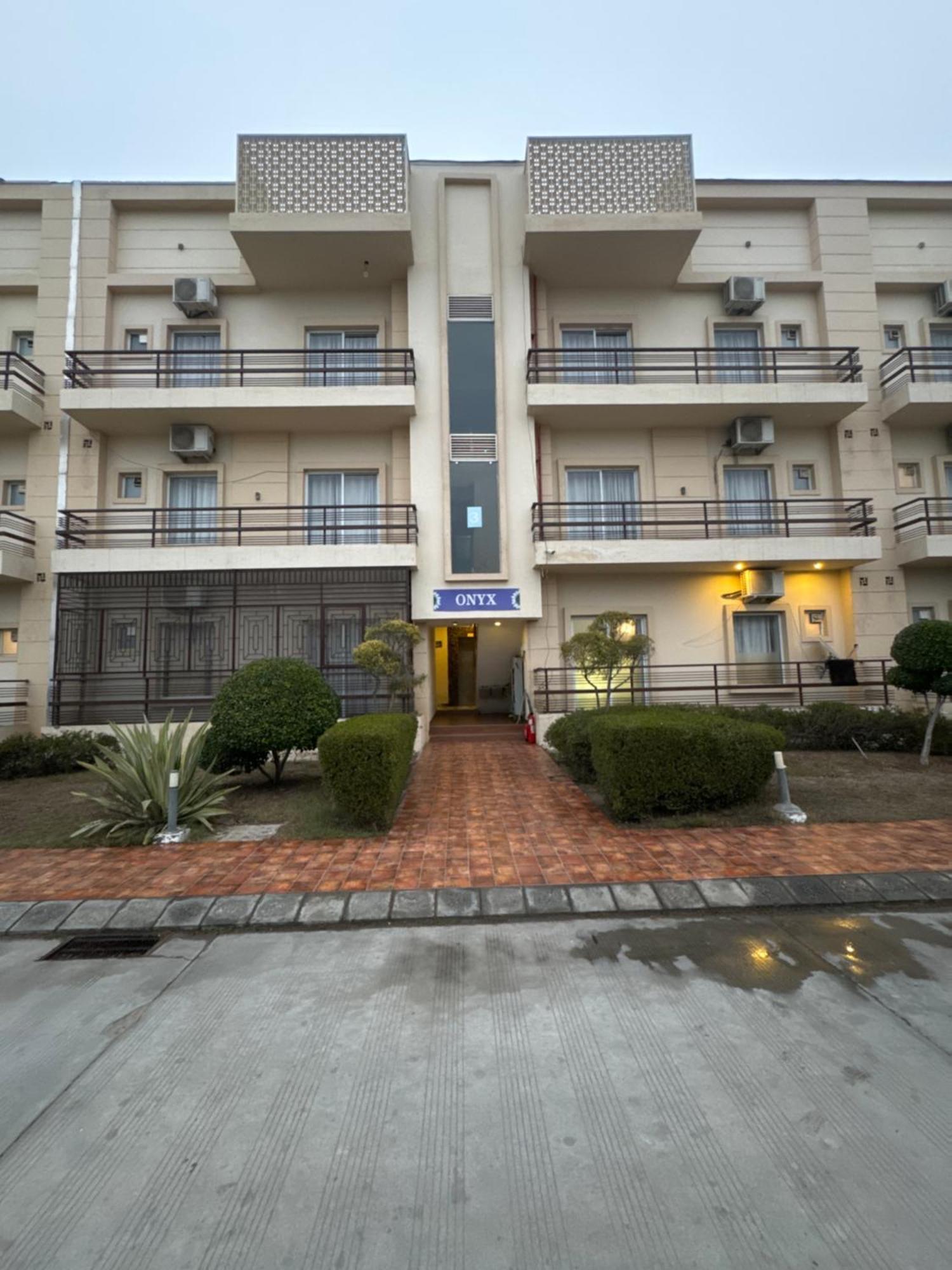 Pearl Suites At Omex Entrenity Vrindāvan エクステリア 写真