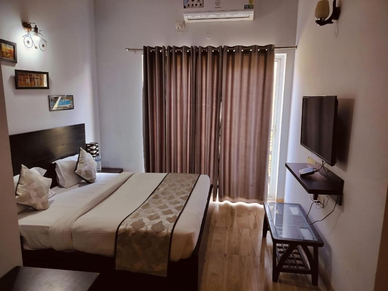 Pearl Suites At Omex Entrenity Vrindāvan エクステリア 写真