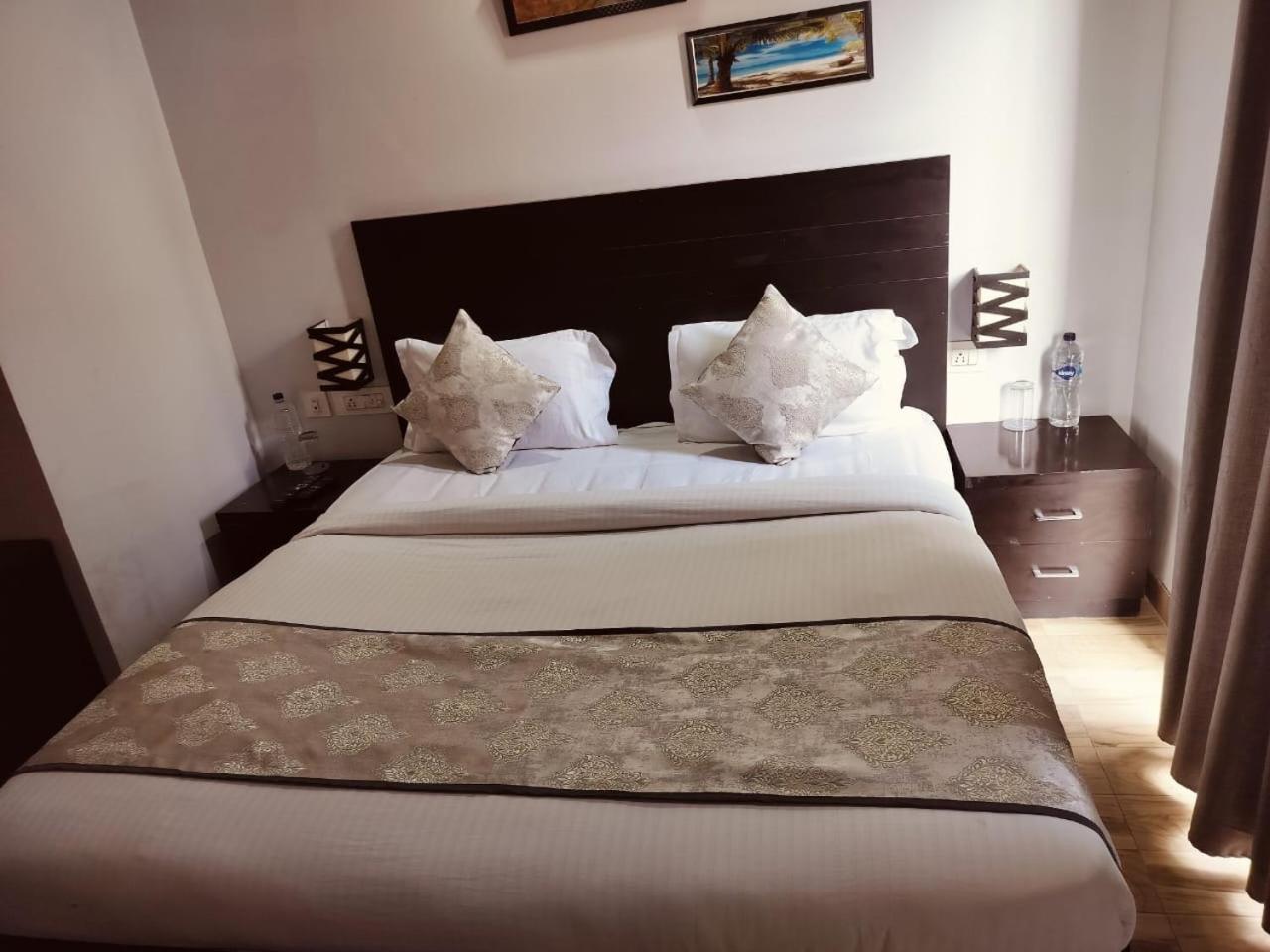 Pearl Suites At Omex Entrenity Vrindāvan エクステリア 写真