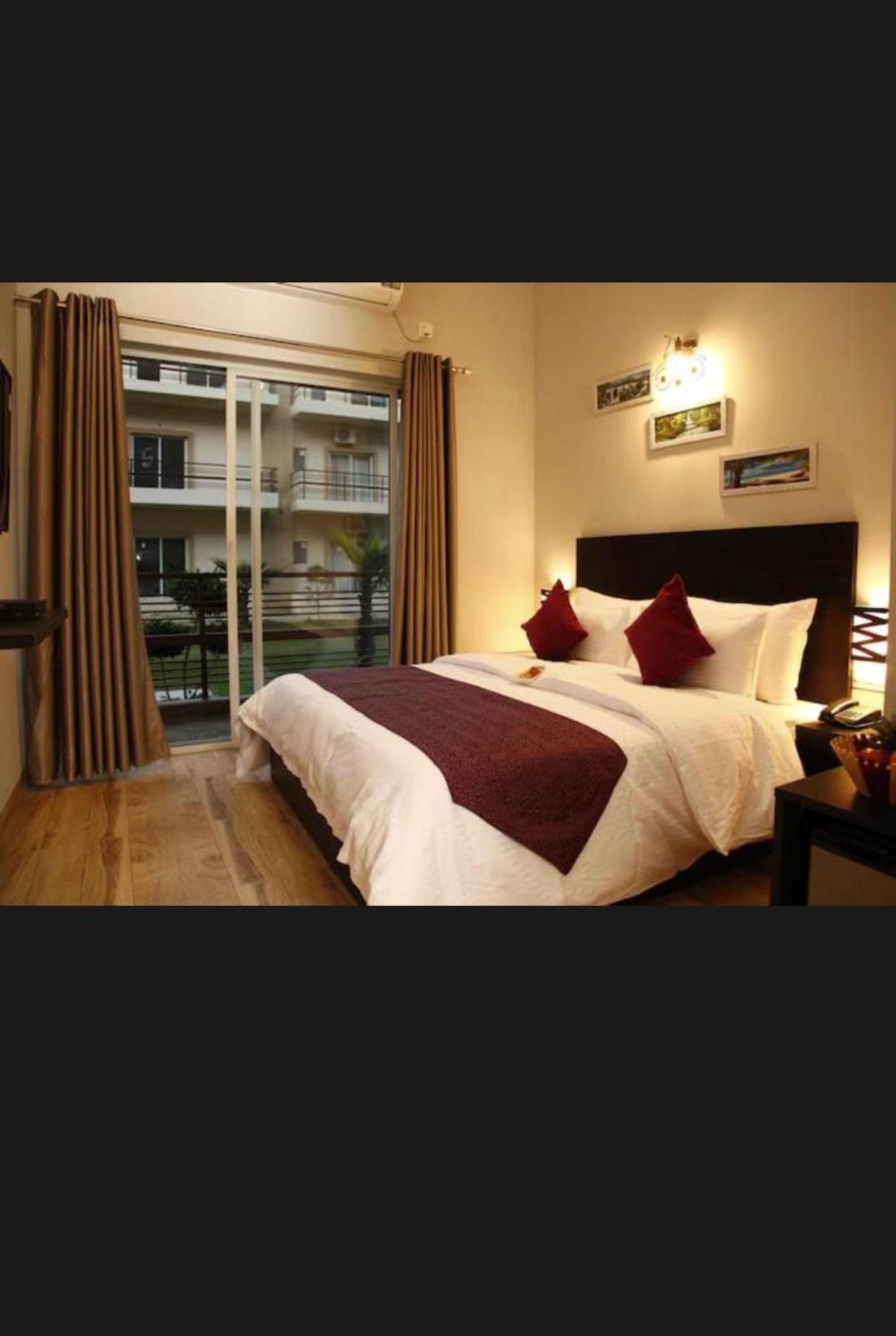 Pearl Suites At Omex Entrenity Vrindāvan エクステリア 写真