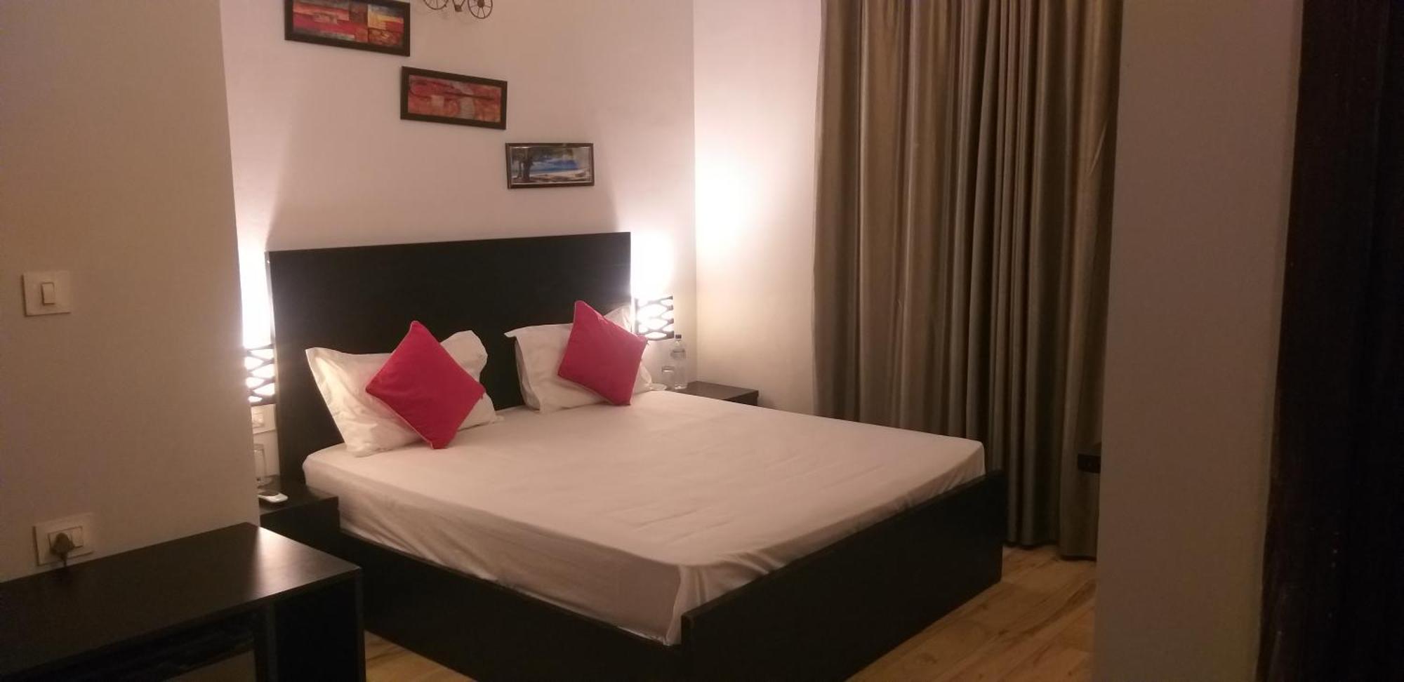 Pearl Suites At Omex Entrenity Vrindāvan エクステリア 写真