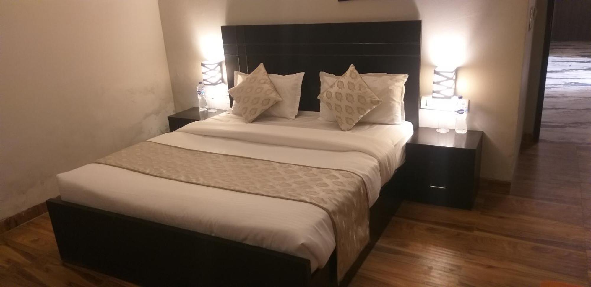 Pearl Suites At Omex Entrenity Vrindāvan エクステリア 写真
