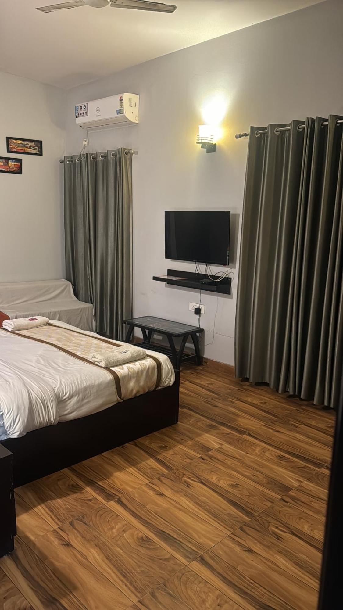 Pearl Suites At Omex Entrenity Vrindāvan エクステリア 写真