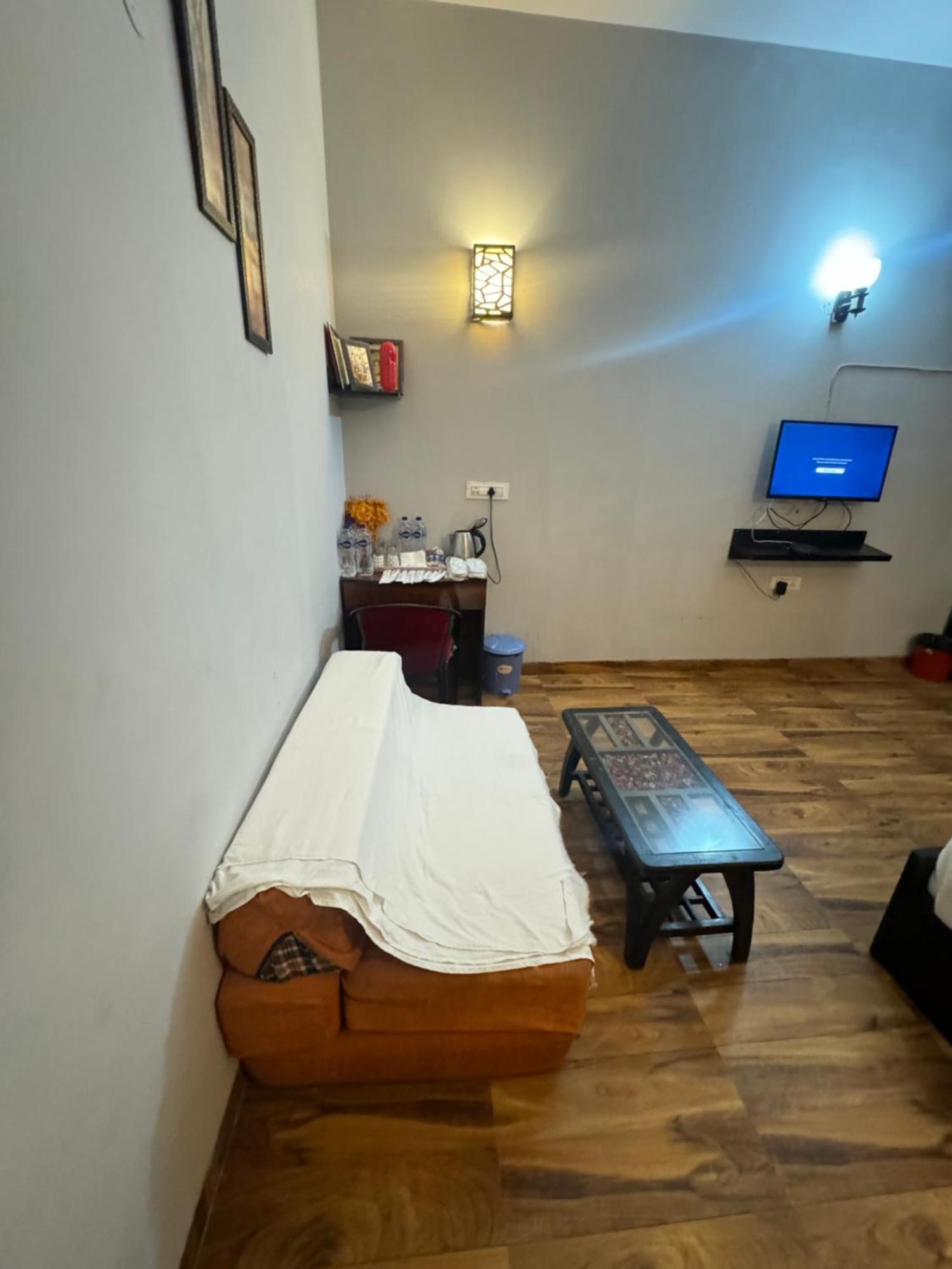 Pearl Suites At Omex Entrenity Vrindāvan エクステリア 写真