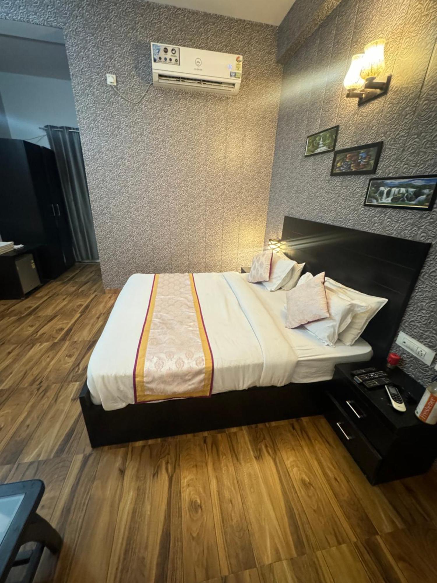 Pearl Suites At Omex Entrenity Vrindāvan エクステリア 写真