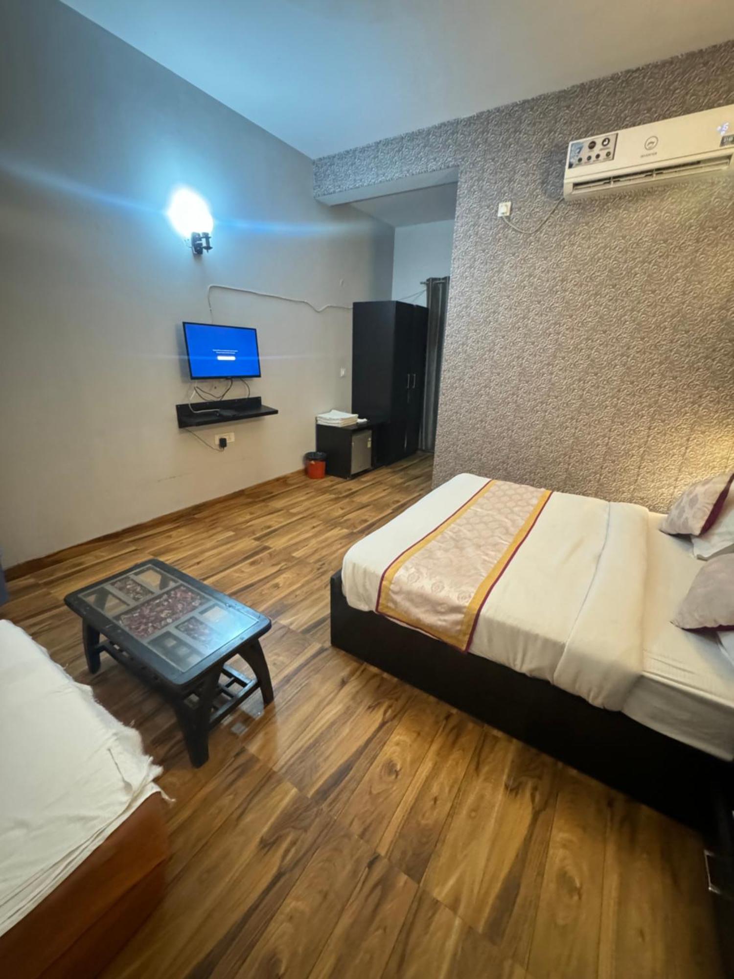 Pearl Suites At Omex Entrenity Vrindāvan エクステリア 写真